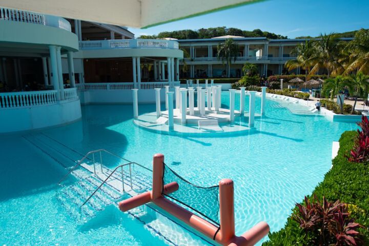 Pool 83 of 272
