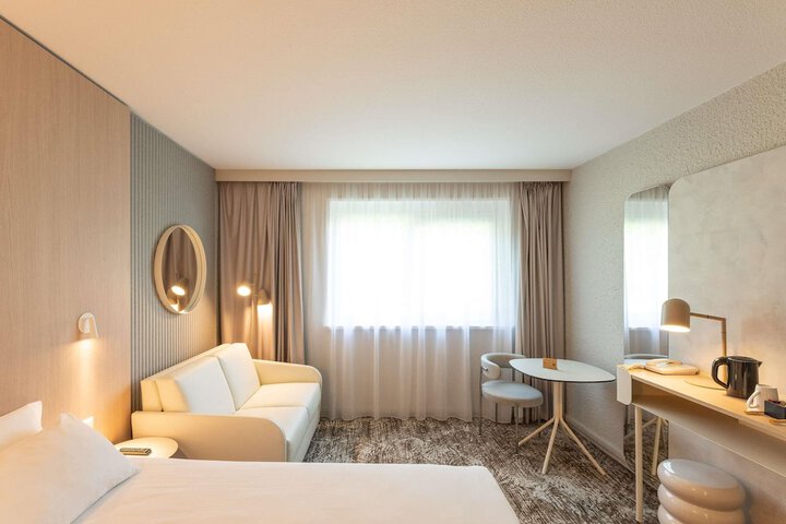 Room 17 of 103