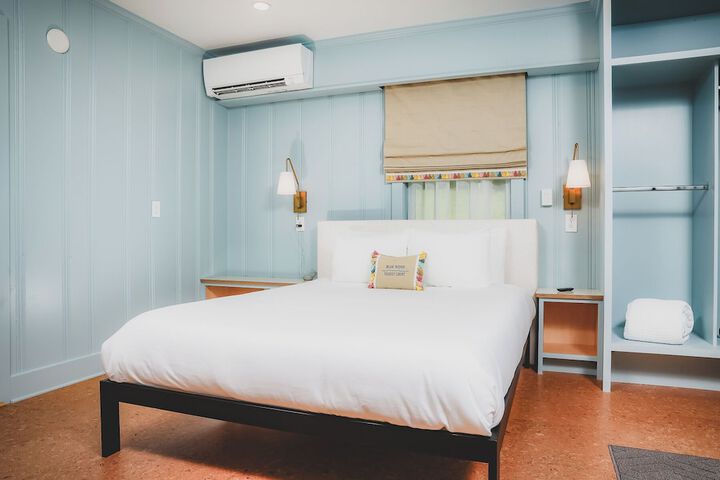 Room 40 of 102