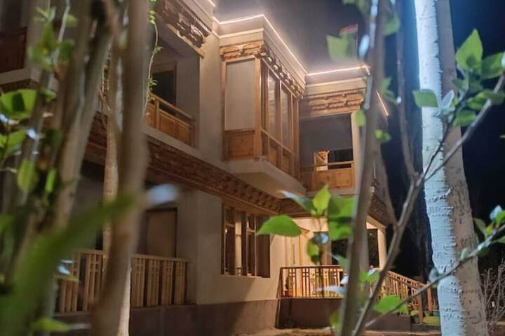 Hotel 5 of 7