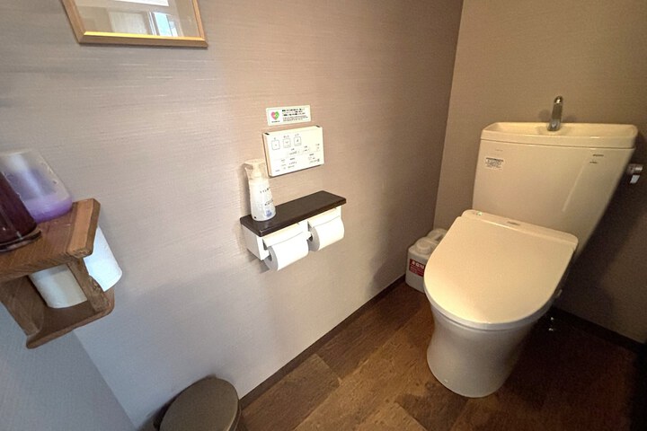 Room 102 of 155