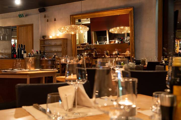 Dining 91 of 128