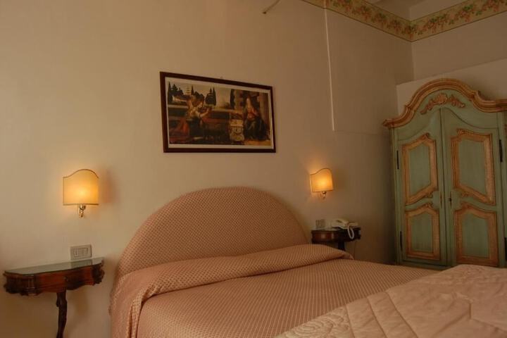 Room 8 of 141