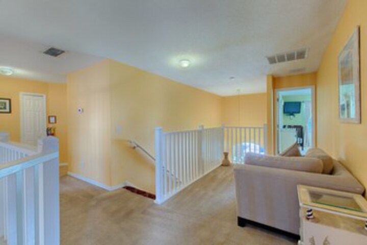 Room 152 of 272
