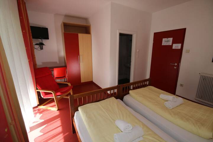 Room 9 of 40