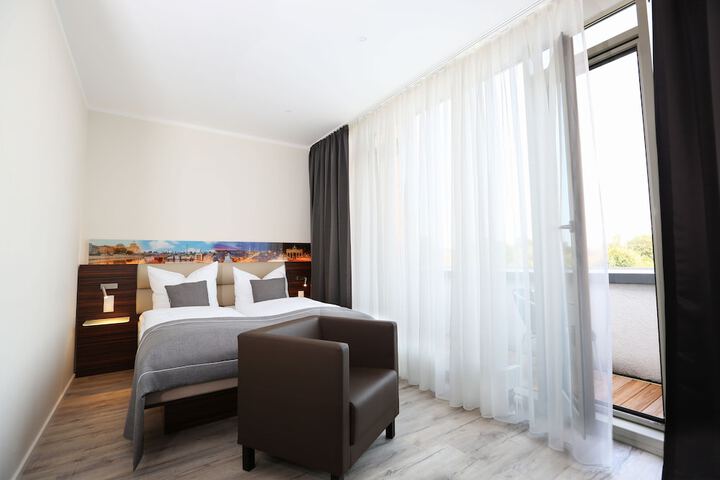 Room 10 of 43