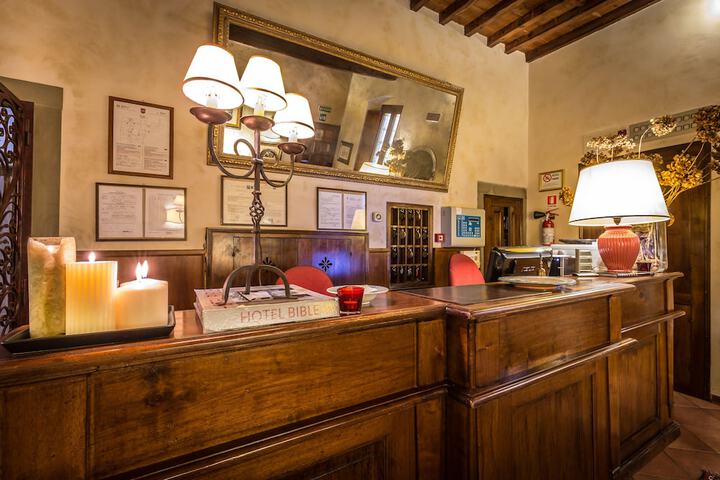 Concierge desk