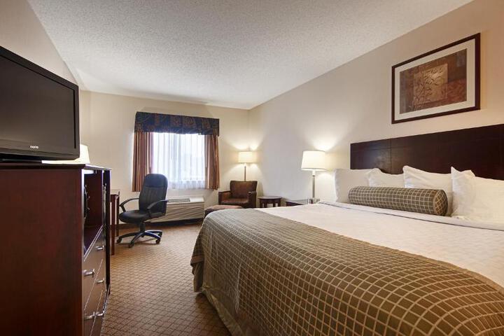 1 King Bed (3 of 3)