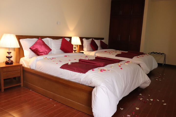 Room 3 of 37