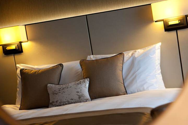 Room 8 of 233