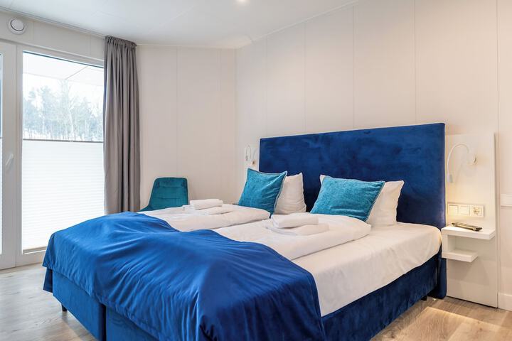 Room 4 of 43