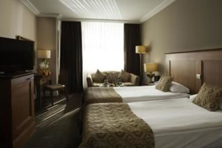 Room 4 of 23