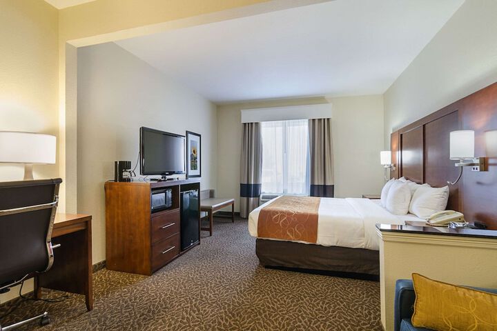 1 King Bed Suite (2 of 21)