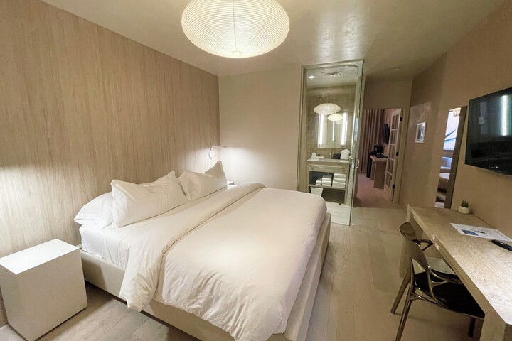 Room 27 of 65