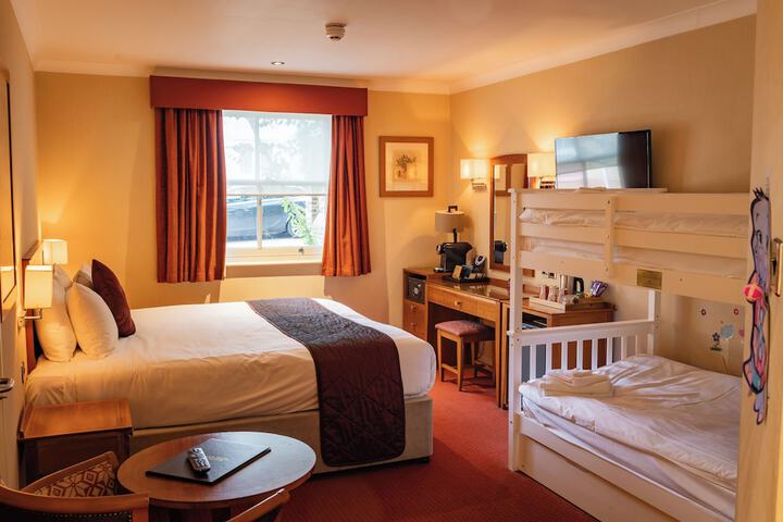 Room 25 of 190