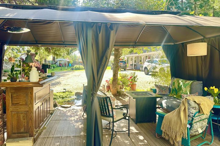 Hotel Exterior 64 of 80