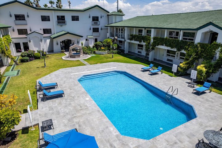 Hotel Pool