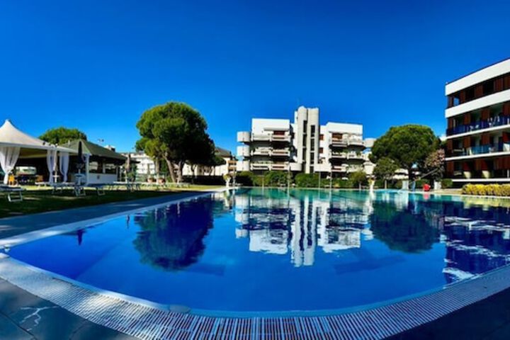 Pool Hotel