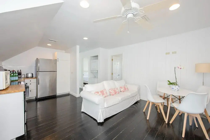 Room 4 of 15