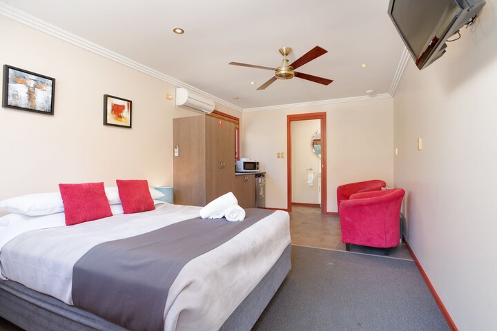 Room 16 of 76