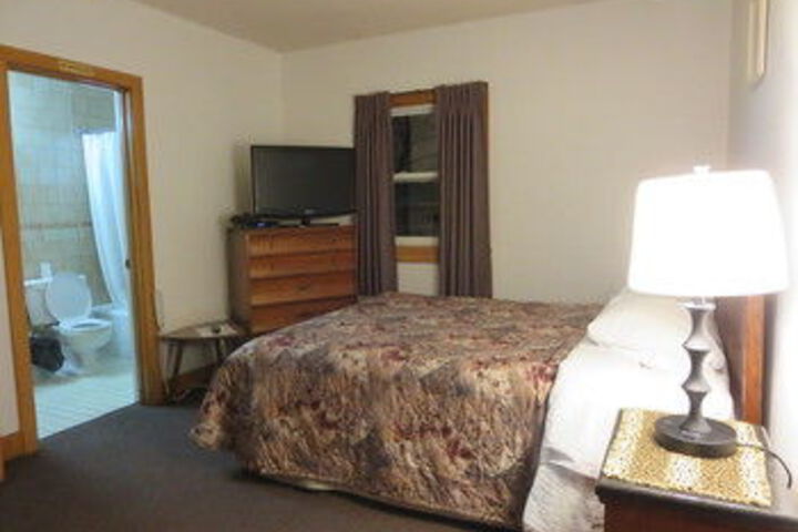 Room 11 of 16