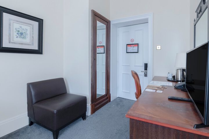 Room 49 of 99