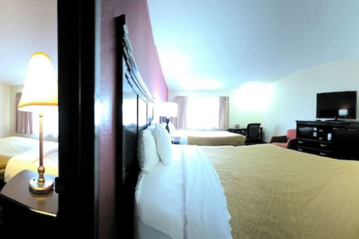 2 Queen Beds (13 of 34)