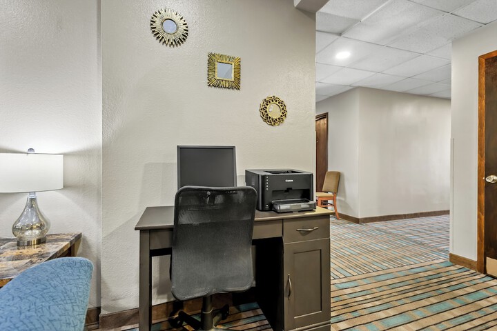 Business Center 28 of 32