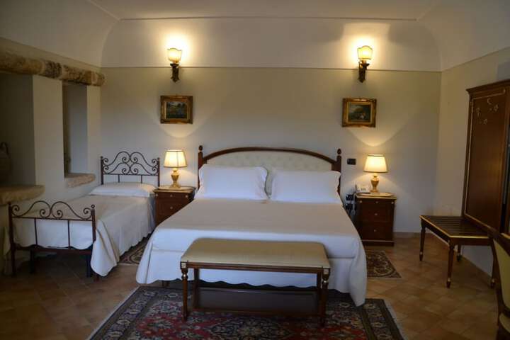 Room 18 of 106