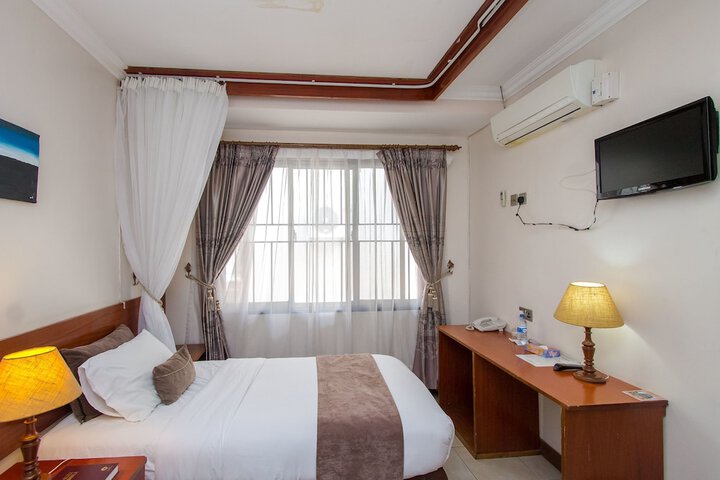 Room 12 of 50
