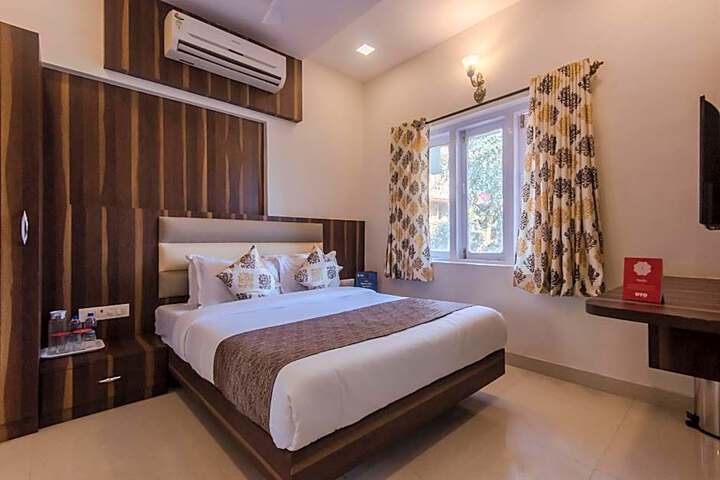 OYO 10217 Hotel Golden Palms