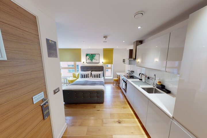Room 5 of 296