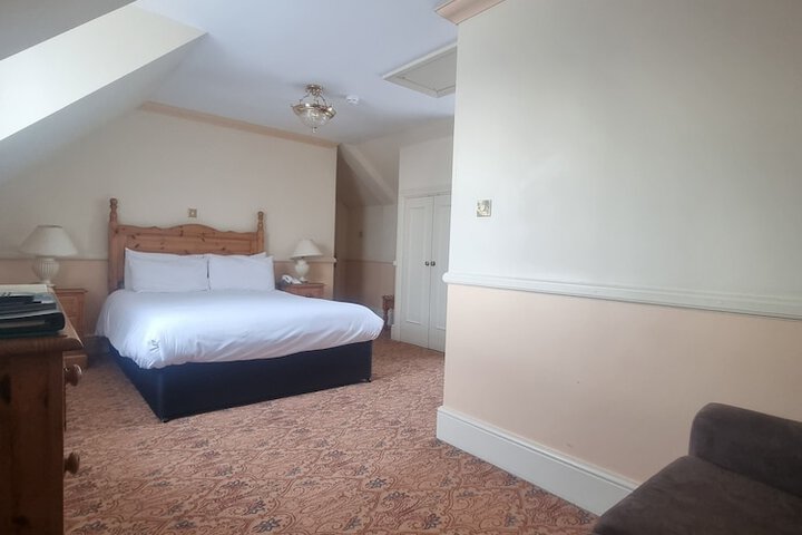 Room 13 of 33