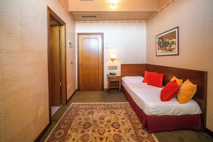 Room 12 of 29