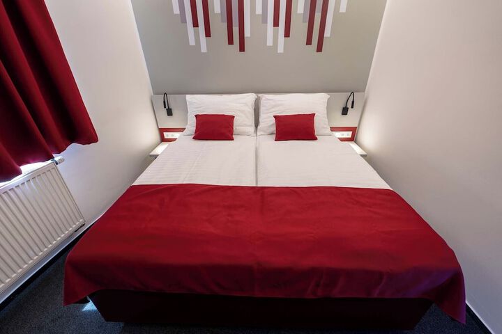 Room 6 of 40
