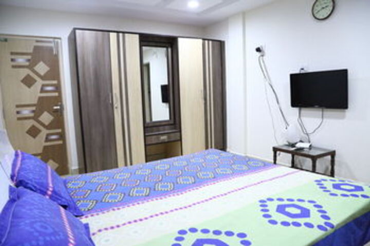 Room 15 of 36
