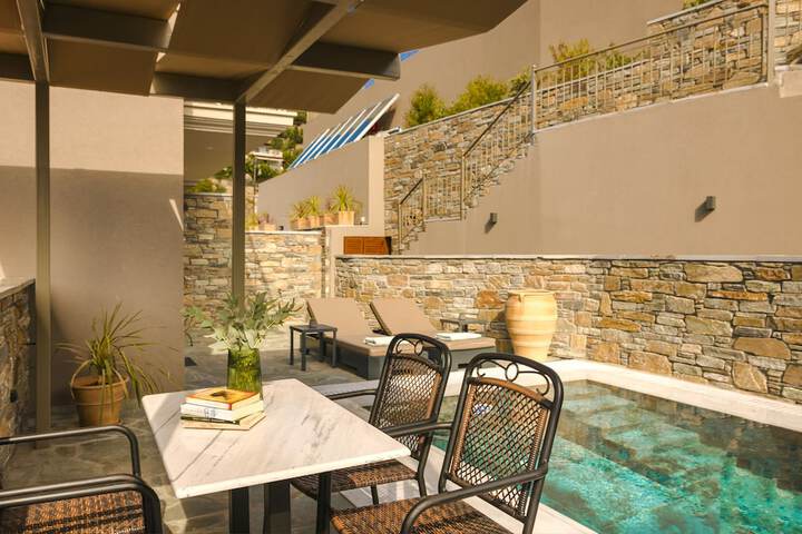 Pool 106 of 197