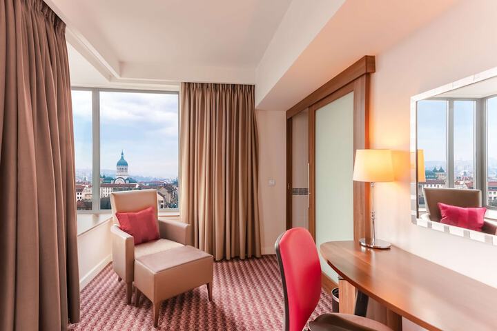 Room 14 of 60