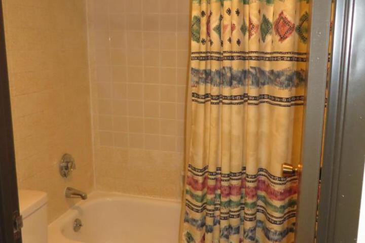 2 Queen Beds (5 of 9)