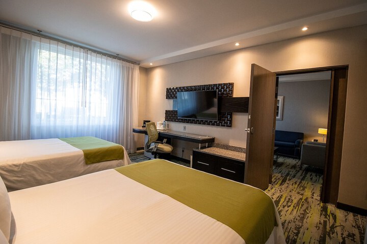 Room 27 of 120