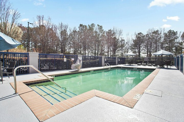 Hotel Pool
