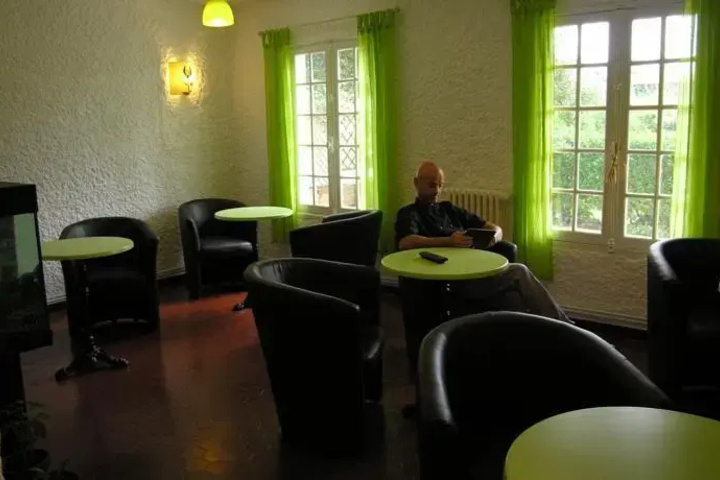Dining 8 of 11