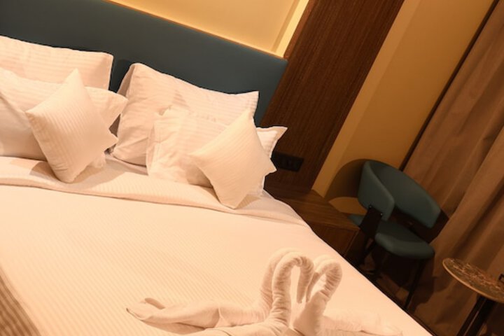 Room 5 of 14