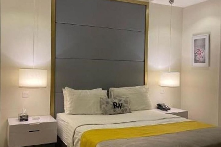 Room 2 of 6