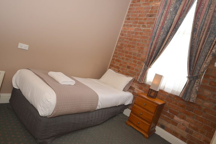 Room 12 of 37