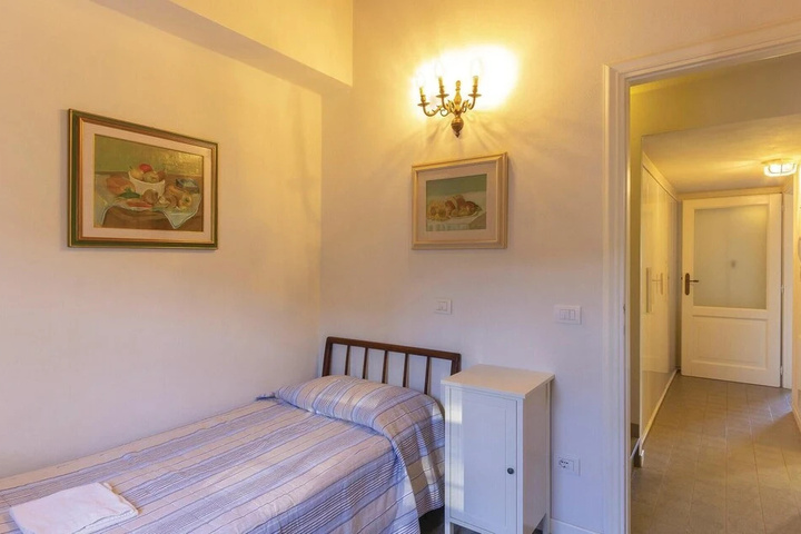Room 4 of 19