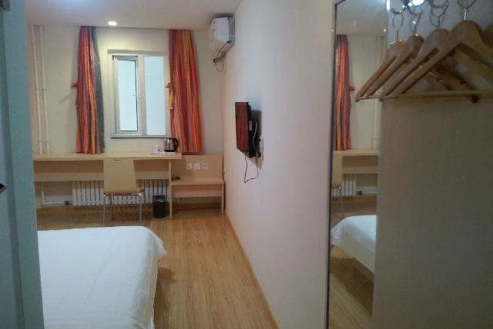 Room 6 of 17