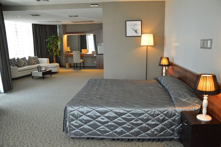 Room 2 of 36