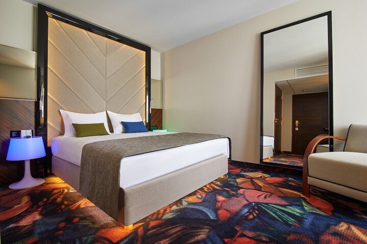 Room 21 of 36