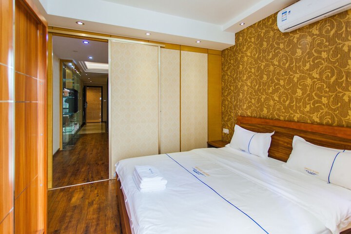 Room 2 of 31